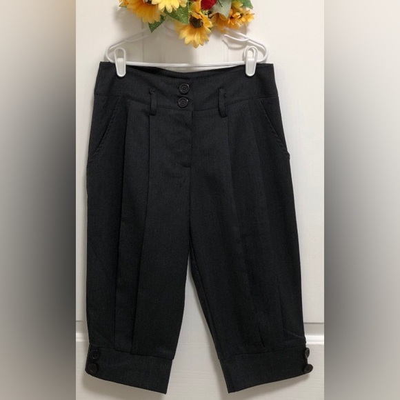 Cuffed Capris Style Lightweight Black Pant Button Cuff Casual Cute F21 Knickers - Picture 2 of 3